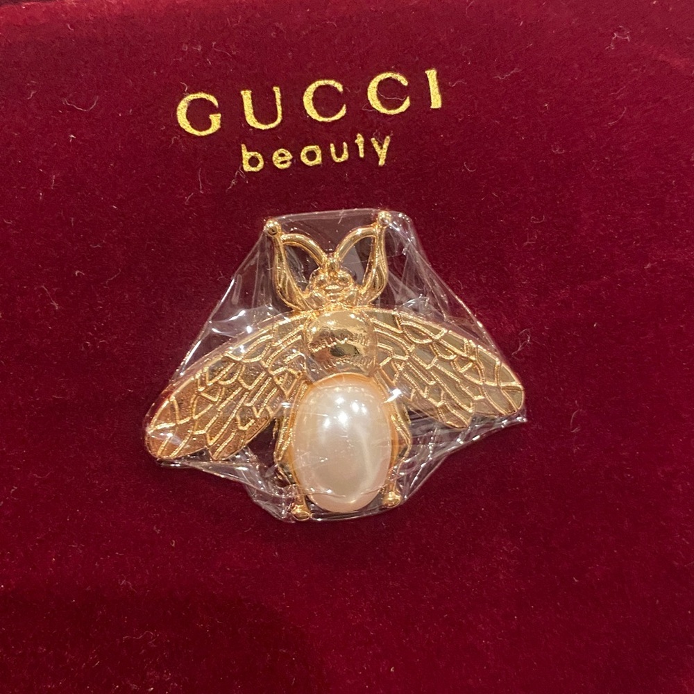 GWP Gucci Beauty Red Velvet Bag with Pearl and Gold Handles NWOT - Picture 6 of 8
